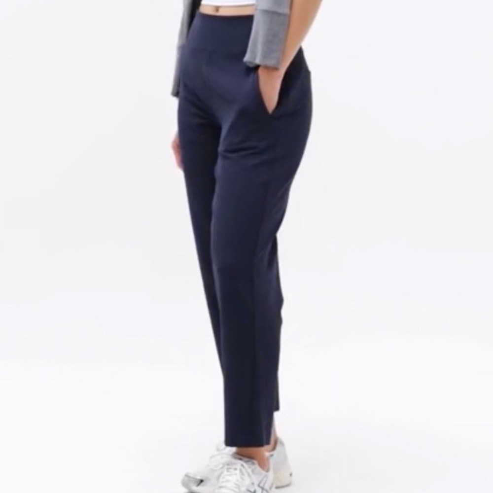 Athleta Endless High Rise Pant Navy Blue Tapered Travel Commute Womens Size 16